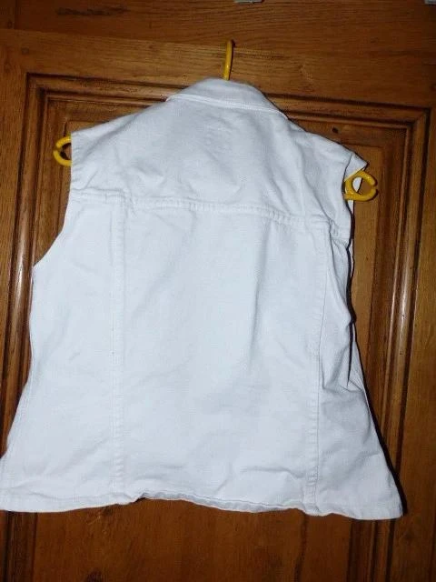 Sleeveless white denim jacket – photo 5